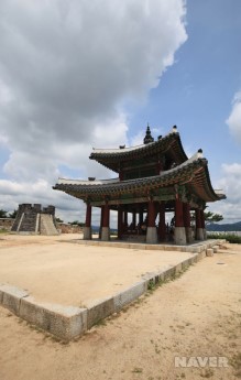장군이 병사들을 지휘했던 장소인 서장대