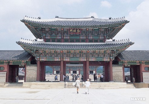 근정문