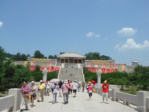 황제의 무덤이 소재하고 있는 섬서성 황릉현의 황제릉 입구의 모습